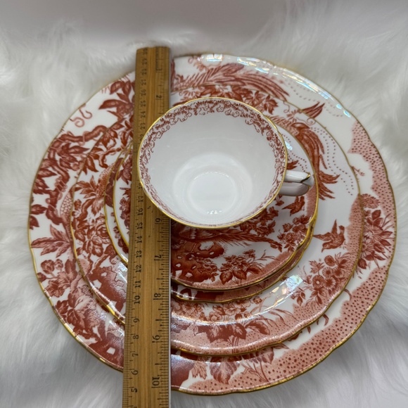 Royal Crown Derby "Red Aves" 5 piece place setting. 2 available. Dated XXX 1967. - Picture 10 of 10